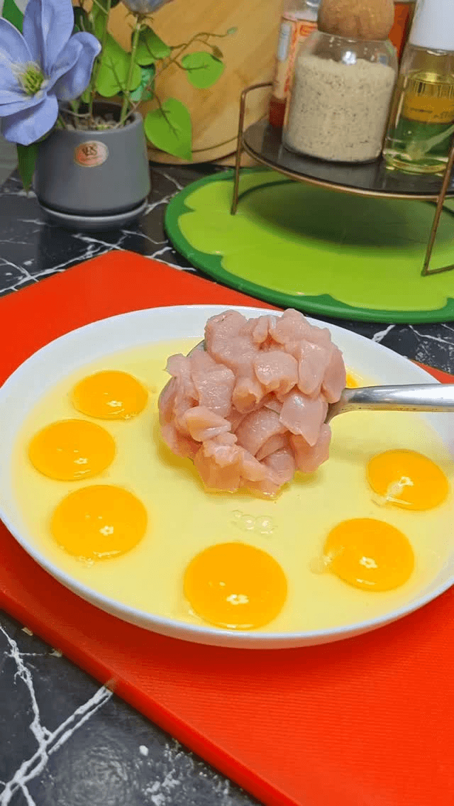 Restaurant-Style Chicken Egg Pizza