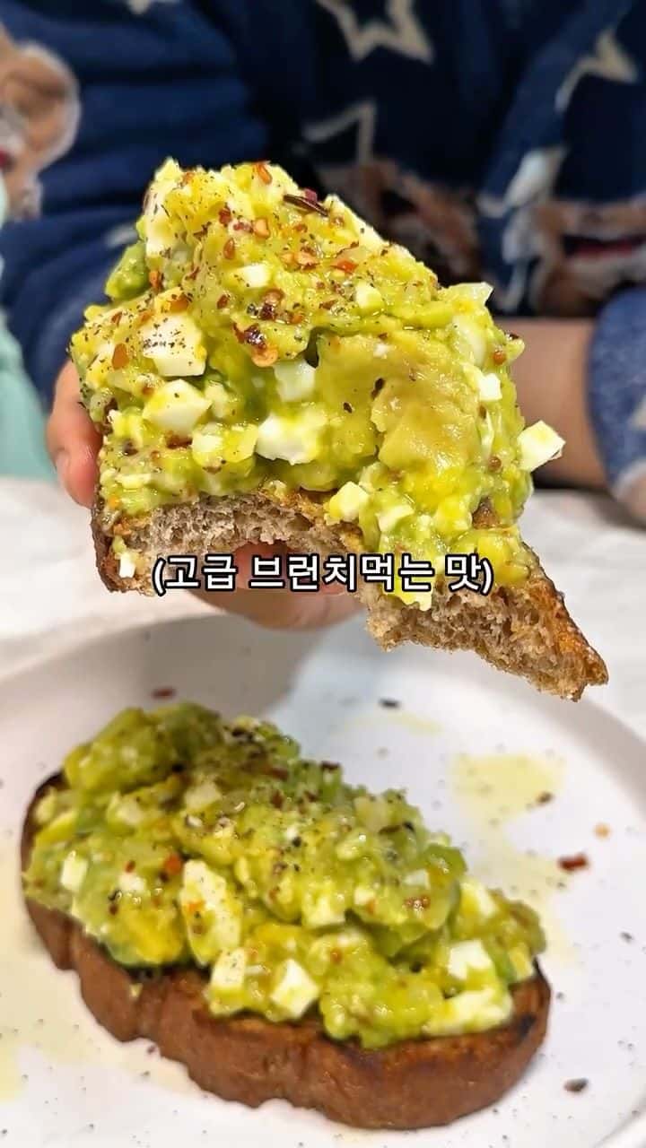 Avocado Egg Sandwich