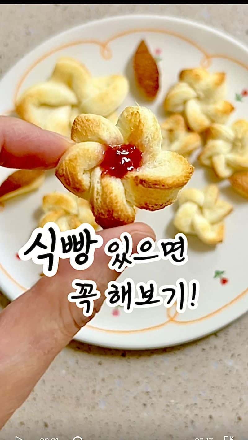 Making Flower Toast with Bread