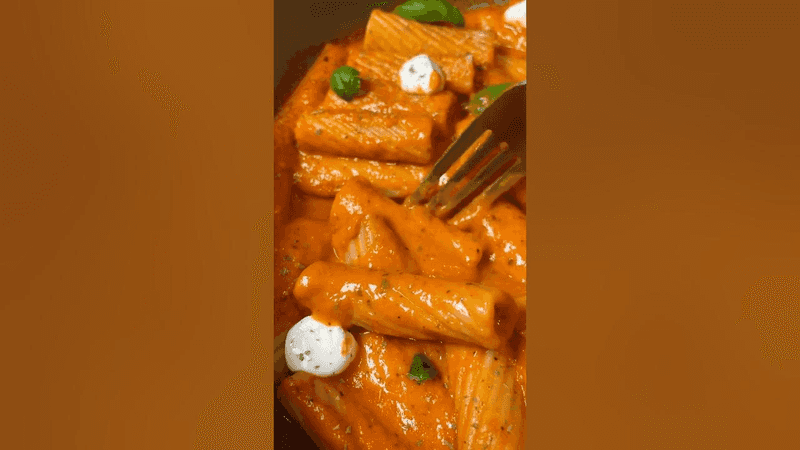No-cream but super creamy tomato pasta