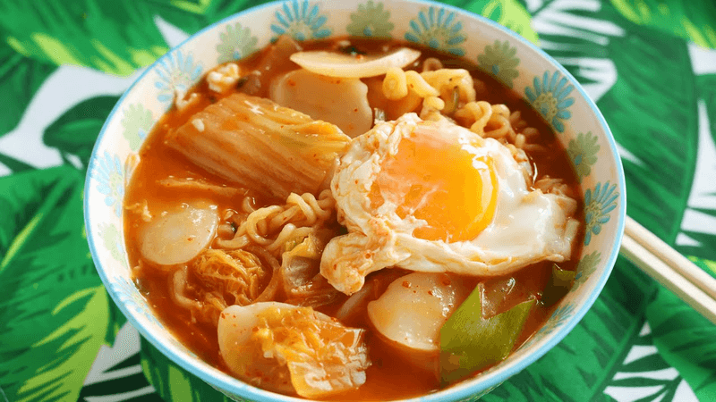 Tteok-Ramyeon (Korean ramyeon with rice cake)