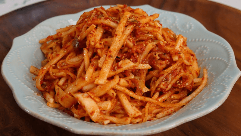 Korean Radish Salad (Mu-saengchae) Thumbnail