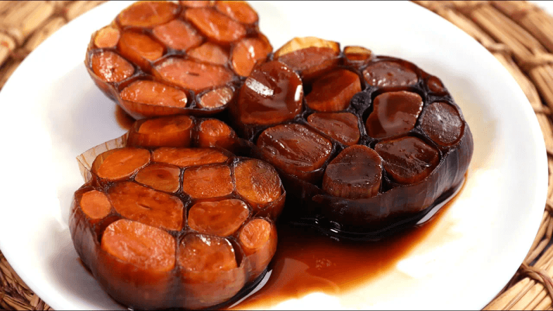 Korean Pickled Garlic (Tongmaneul Jangajji) Thumbnail