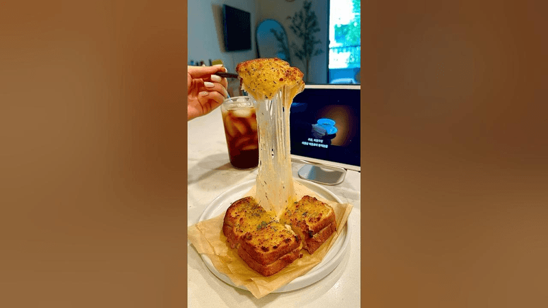 A Must-Try Snack: Honey Garlic Bread Thumbnail